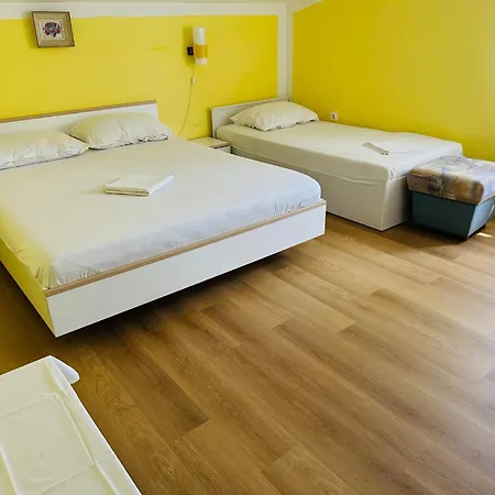 Double Olive In - Croatian Adriatic, Kvarner Bay * ノヴィ・ヴィノドロスキー