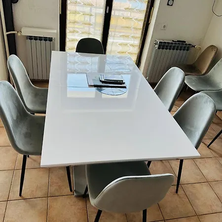 Double Olive In - Croatian Adriatic, Kvarner Bay * ノヴィ・ヴィノドロスキー