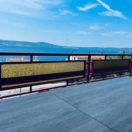 Double Olive In - Croatian Adriatic, Kvarner Bay ノヴィ・ヴィノドロスキー