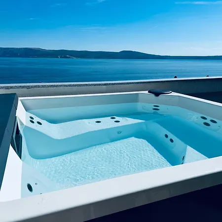 Double Olive In - Croatian Adriatic, Kvarner Bay * ノヴィ・ヴィノドロスキー