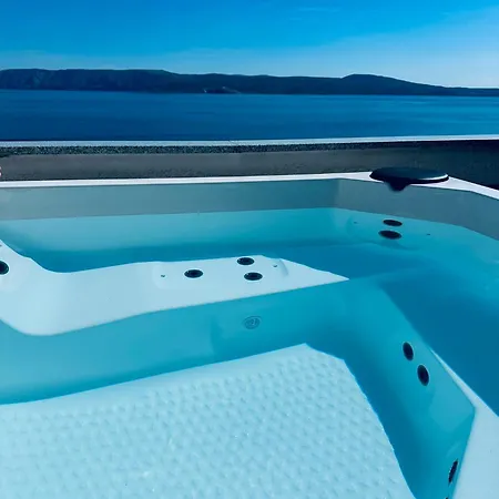 Double Olive In - Croatian Adriatic, Kvarner Bay ノヴィ・ヴィノドロスキー