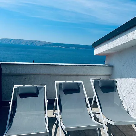 Double Olive In - Croatian Adriatic, Kvarner Bay ノヴィ・ヴィノドロスキー