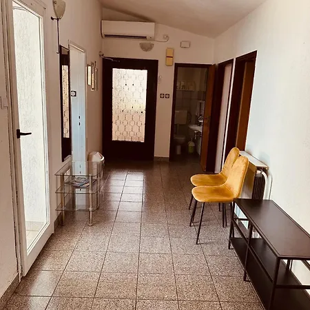 Double Olive In - Croatian Adriatic, Kvarner Bay ノヴィ・ヴィノドロスキー